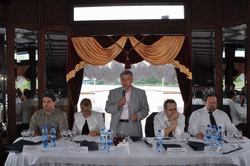 Круглый стол на теплоходе Круглый стол на теплоходе